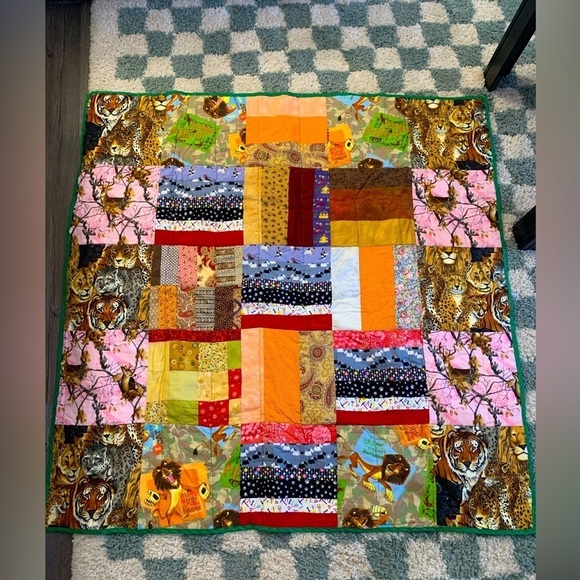 RARE Handmade Patchwork Pattern Quilt Multi Color Safari Animals Madagascar S M - Picture 1 of 8
